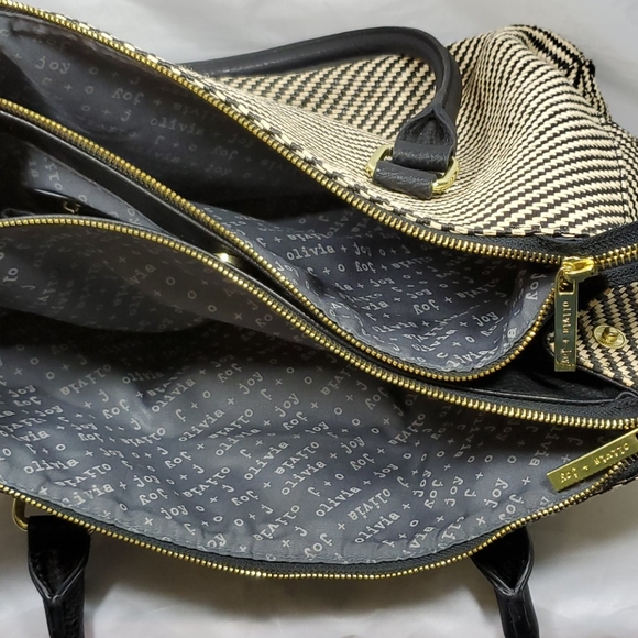 Olivia + Joy Shoulder Bag - Picture 13 of 16